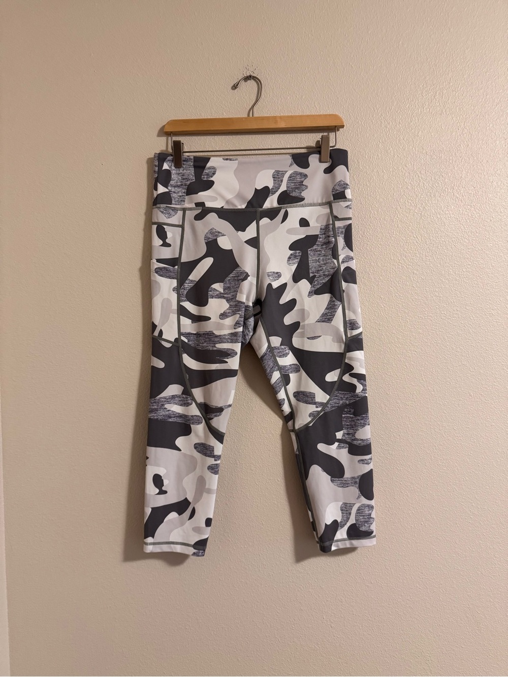 ZYIA White & Gray Camo Leggings